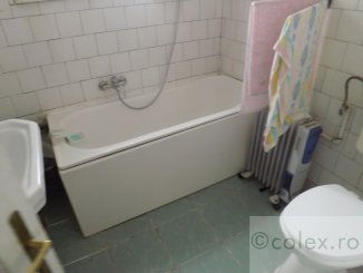 agentie imobiliara vand apartament decomandat, in zona Semicentral, orasul Sinaia