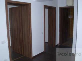 Apartament cu 3 camere de vanzare, confort 1, zona Semicentral,  Busteni Prahova