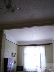 agentie imobiliara vand apartament decomandat, in zona Cezar Petrescu, orasul Busteni