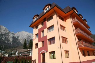  Prahova Busteni, zona Partia de ski Kalinderul, Mini hotel / Pensiune cu 30 camere de vanzare de la agentie imobiliara