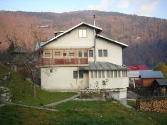 Vila de vanzare cu 1 etaj si 9 camere, in zona Izvor Drum Targoviste-Moroieni, Sinaia Prahova