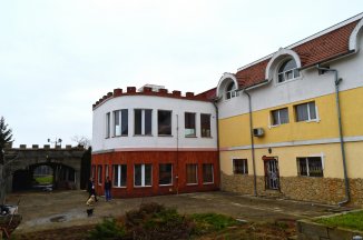 agentie imobiliara vand Casa cu 10 camere, zona Titulescu, orasul Satu Mare