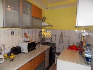 agentie imobiliara vand apartament decomandat, in zona Terezian, orasul Sibiu