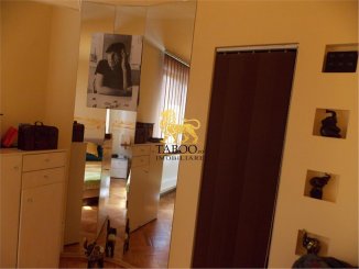 vanzare apartament cu 3 camere, semidecomandat, in zona Calea Dumbravii, orasul Sibiu