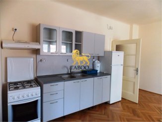 inchiriere apartament cu 3 camere, semidecomandat, in zona Orasul de Jos, orasul Sibiu