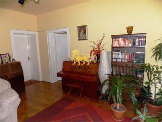vanzare apartament cu 3 camere, semidecomandat, orasul Sibiu