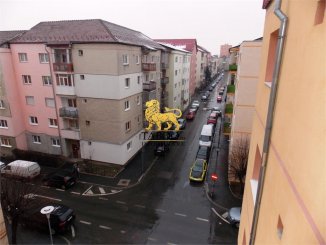 agentie imobiliara vand apartament decomandat, in zona Vasile Aaron, orasul Sibiu