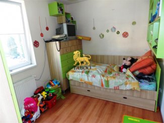 vanzare apartament cu 3 camere, decomandat, in zona Strand, orasul Sibiu