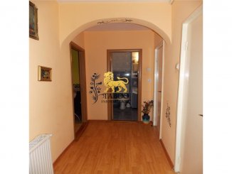 vanzare apartament cu 3 camere, decomandat, in zona Ciresica, orasul Sibiu