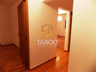 vanzare apartament cu 3 camere, semidecomandat, in zona Calea Cisnadiei, orasul Sibiu