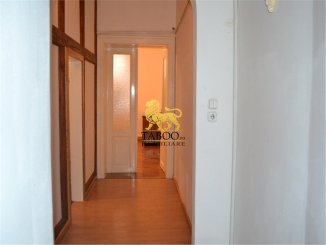 vanzare apartament cu 3 camere, semidecomandat, orasul Sibiu