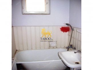 Apartament cu 3 camere de vanzare, confort 2, zona Vasile Aaron,  Sibiu