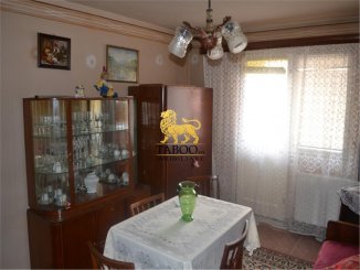 vanzare apartament cu 3 camere, semidecomandat, in zona Vasile Aaron, orasul Sibiu