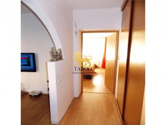 Apartament cu 3 camere de vanzare, confort 2, zona Terezian,  Sibiu