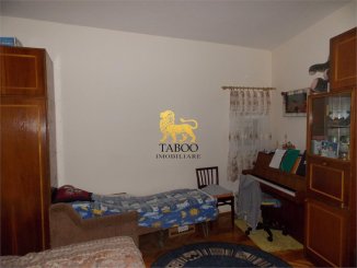 vanzare apartament cu 3 camere, decomandat, in zona Orasul de Jos, orasul Sibiu