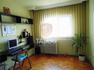 vanzare apartament decomandat, zona Vasile Aaron, orasul Sibiu, suprafata utila 80 mp