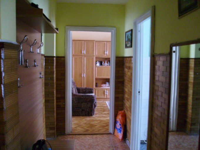 agentie imobiliara vand apartament decomandata, in zona Vasile Aron, orasul Sibiu