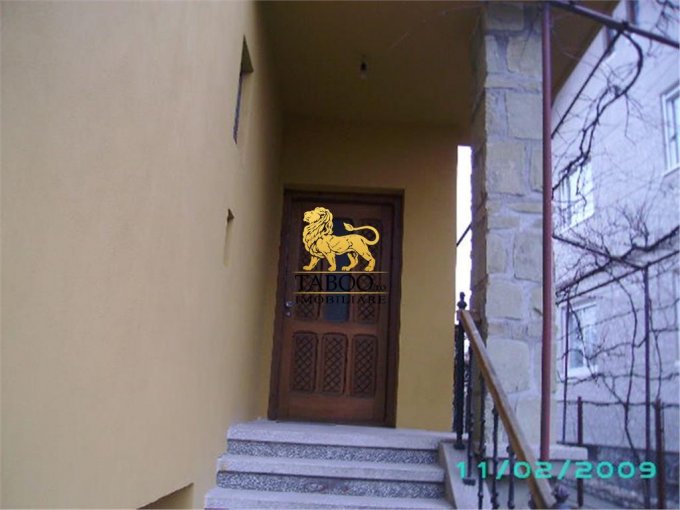 vanzare casa de la agentie imobiliara, cu 5 camere, in zona Parcul Sub Arini, orasul Sibiu