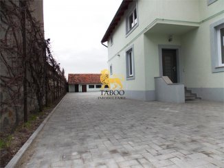 vanzare casa cu 5 camere, zona Piata Cluj, orasul Sibiu, suprafata utila 170 mp