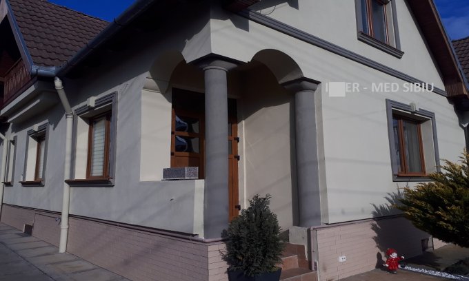 vanzare casa de la agentie imobiliara, cu 9 camere, in zona Lupeni, orasul Sibiu